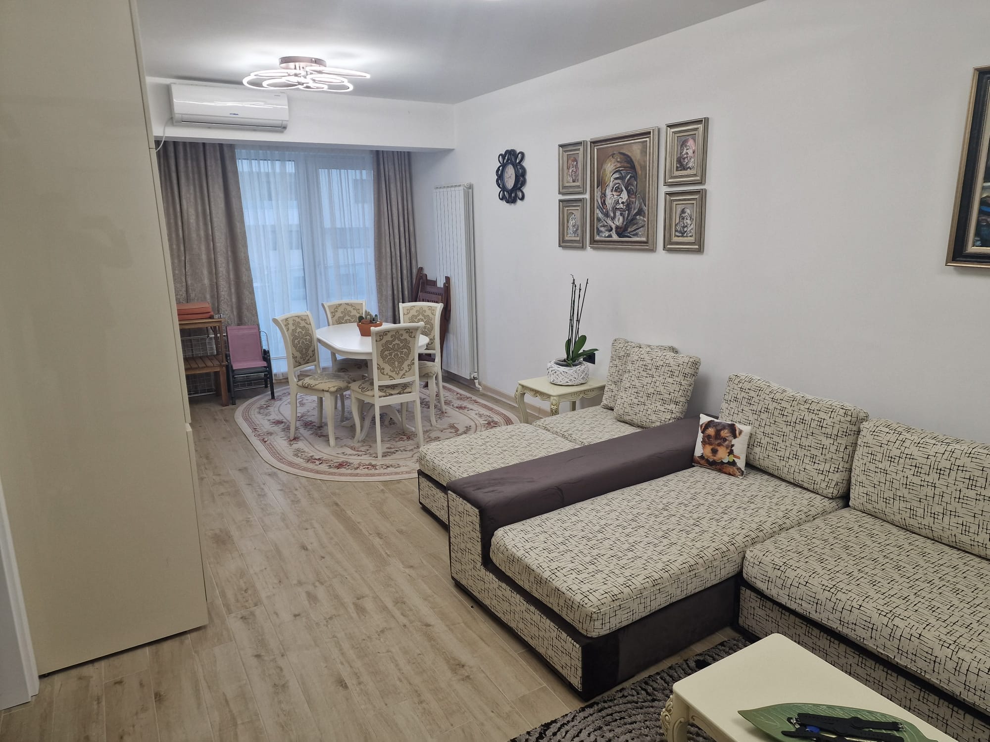 Apartamentul nostru modern, primitor și curat