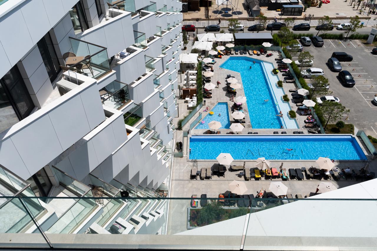 Piscina infinity și priveliștea noastră către Marea Neagră