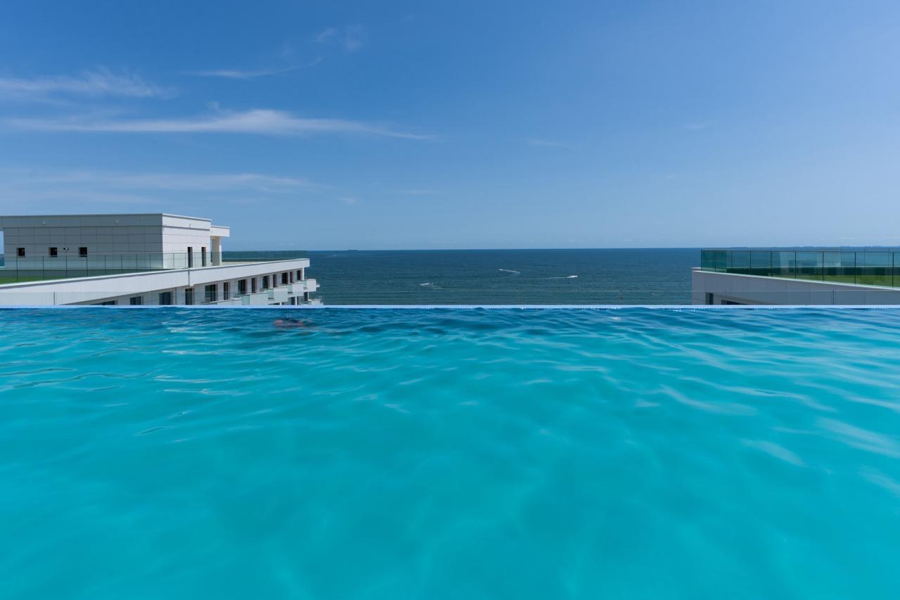 Piscina infinity și priveliștea noastră către Marea Neagră