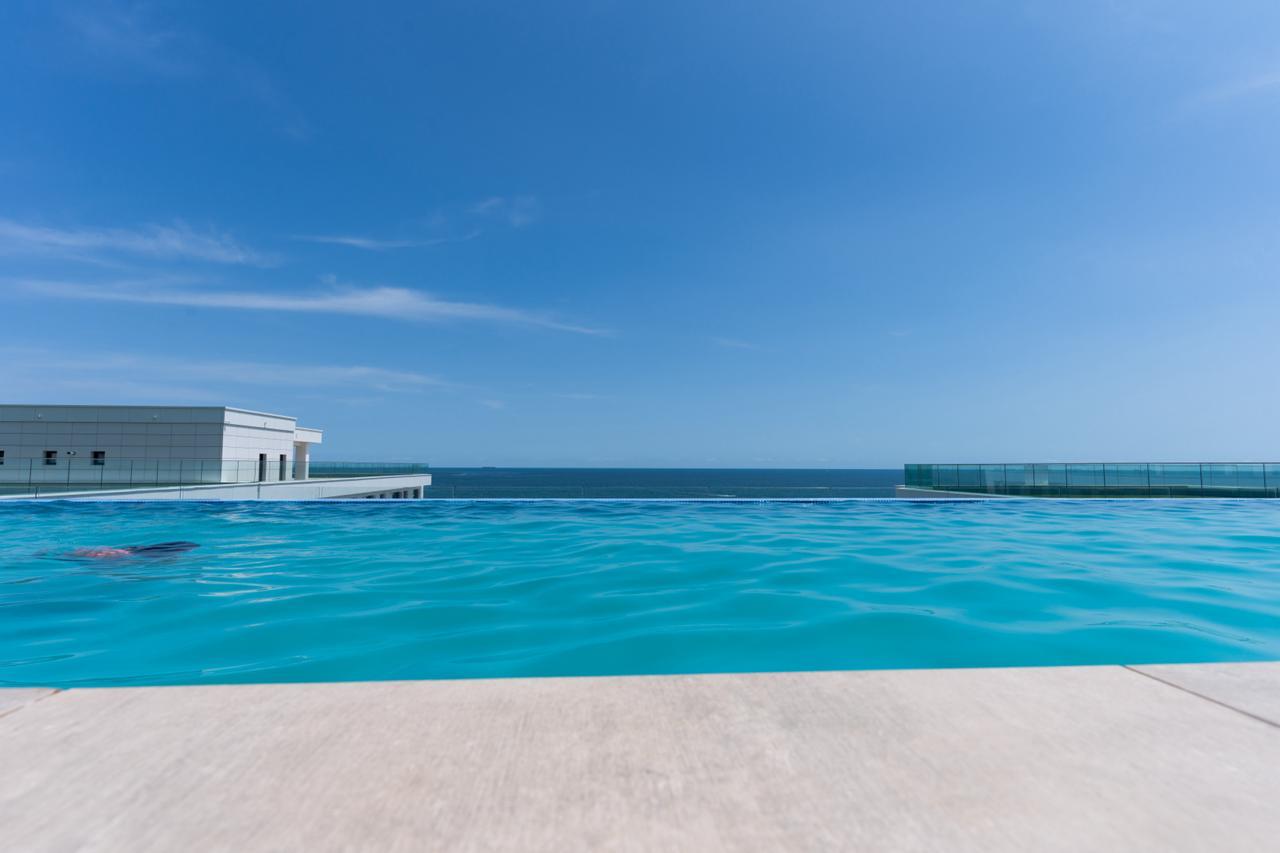 Piscina infinity și priveliștea noastră către Marea Neagră